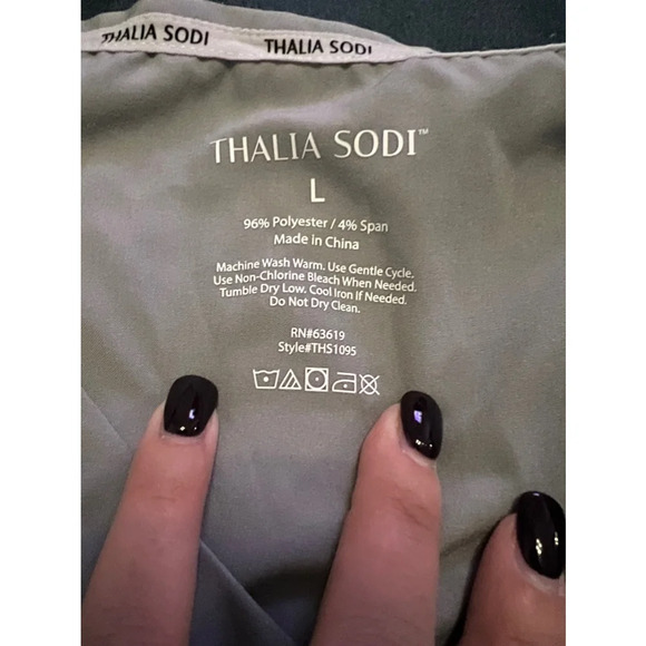 Thalia sodi scrub top - Picture 2 of 5
